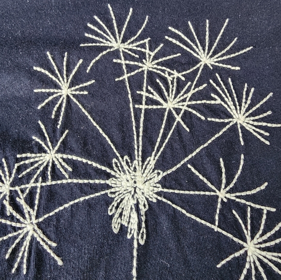 Banana Republic embroidered tshirt. Navy with cream stitching detail. SZ M - Picture 2 of 3